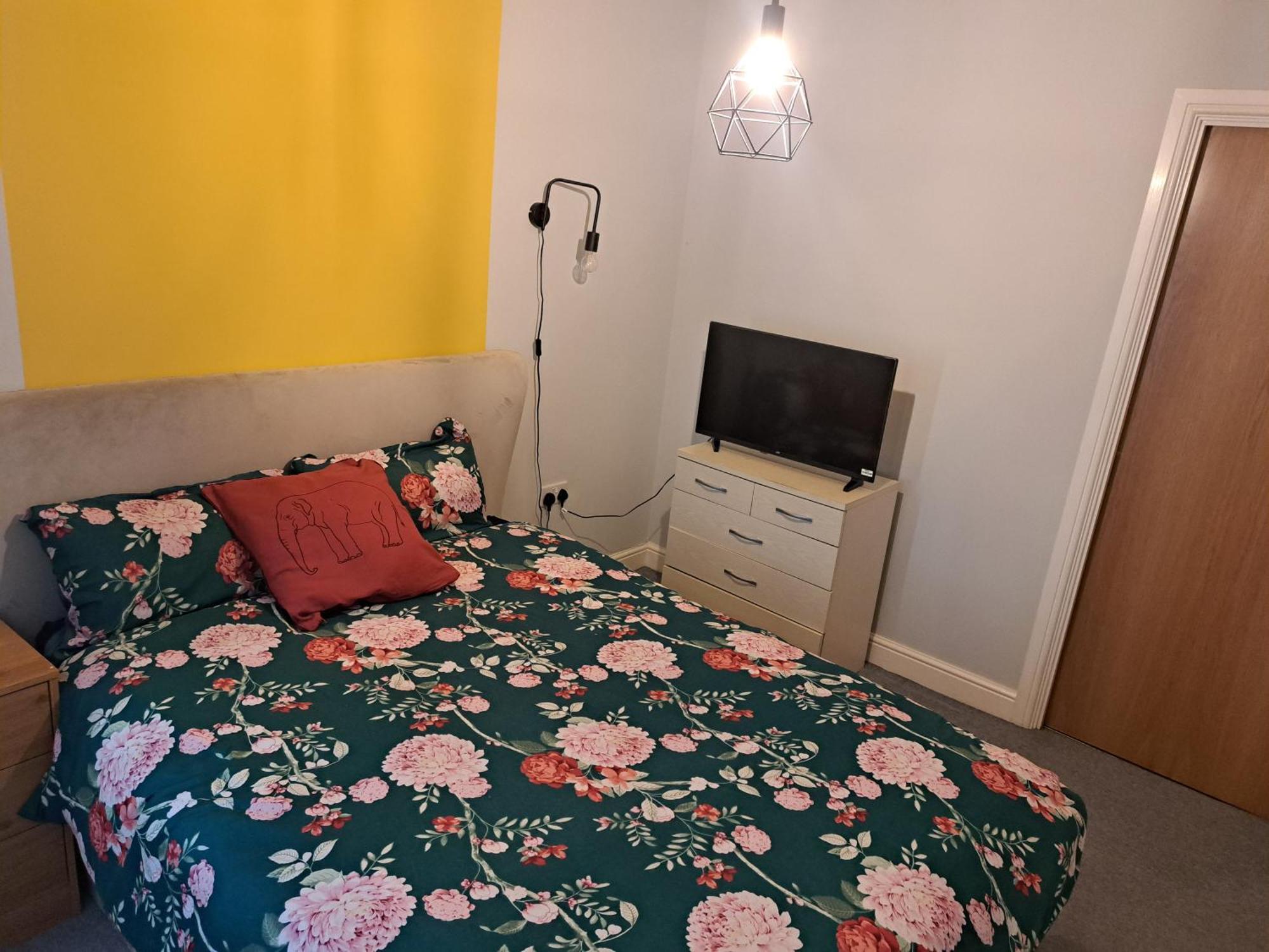 Private And Comfortable Room In Cosy Home Нотингам Екстериор снимка